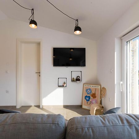 Apartment Eros Šišan Bagian luar foto