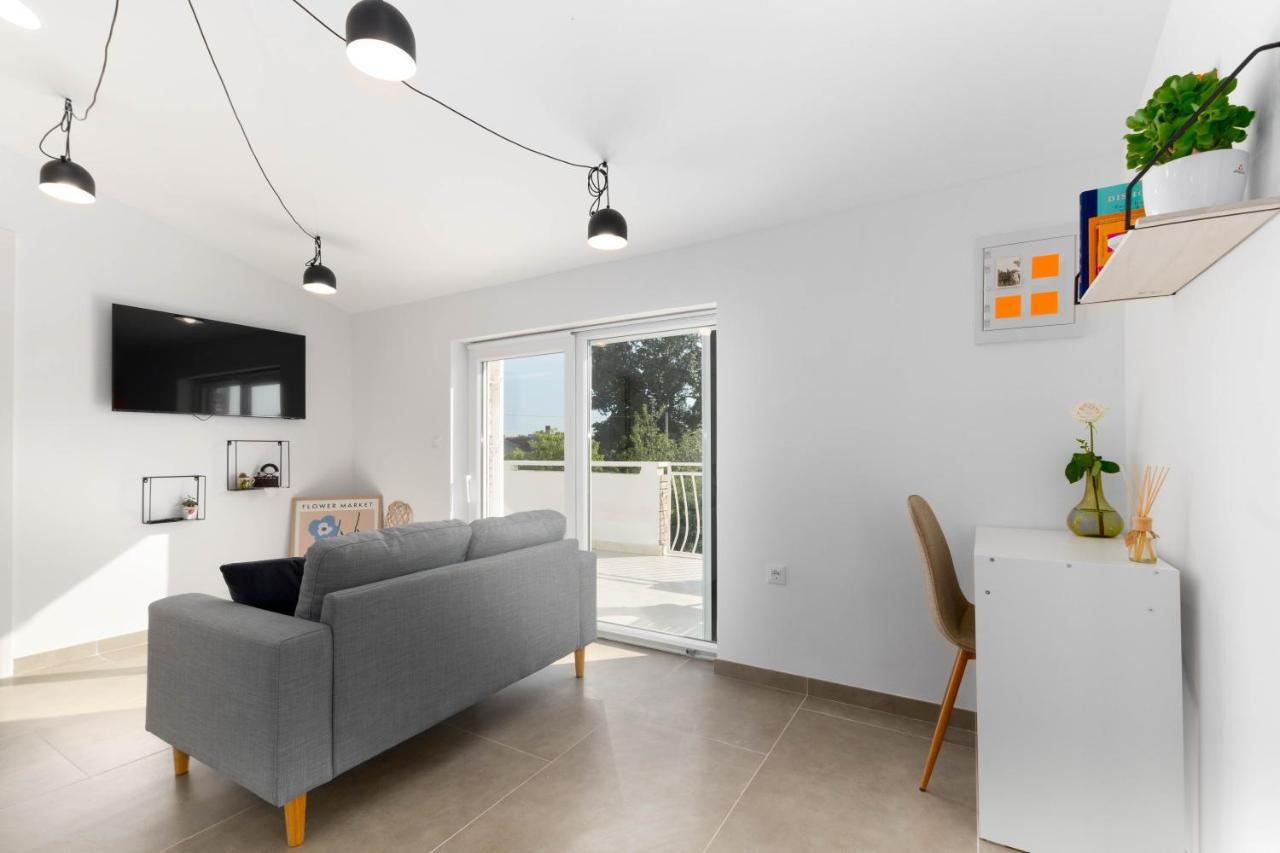 Apartment Eros Šišan Bagian luar foto
