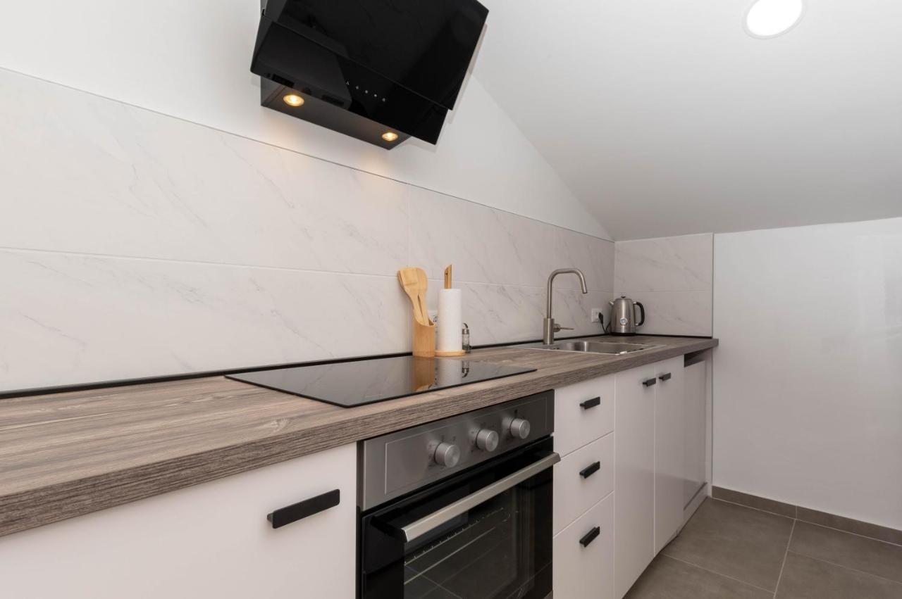 Apartment Eros Šišan Bagian luar foto